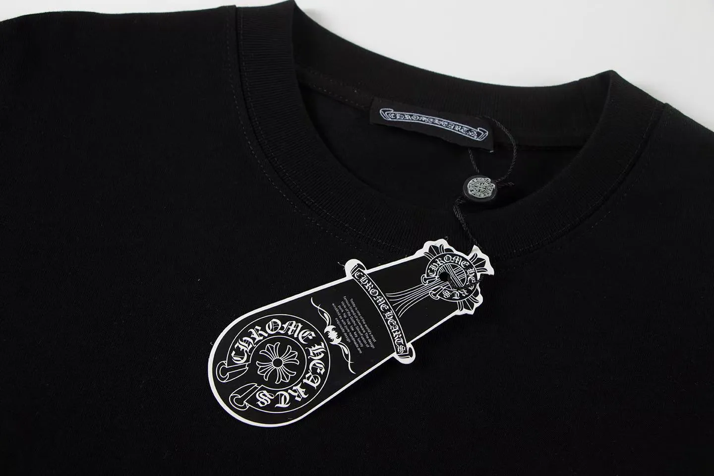 🅿️150 Style: 2025 new Croix Heart short-sleeved T-shirt Material: High version 300g double yarn combed cotton Size: S～XL Color: Black Style number: Z017